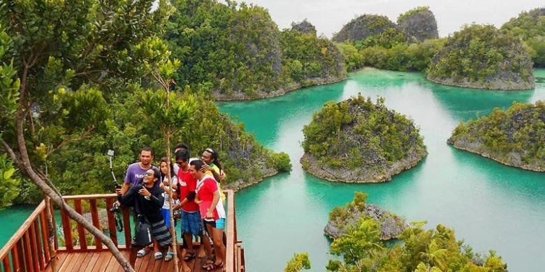 Pristine turquoise waters and islands of Raja Ampat, Papua