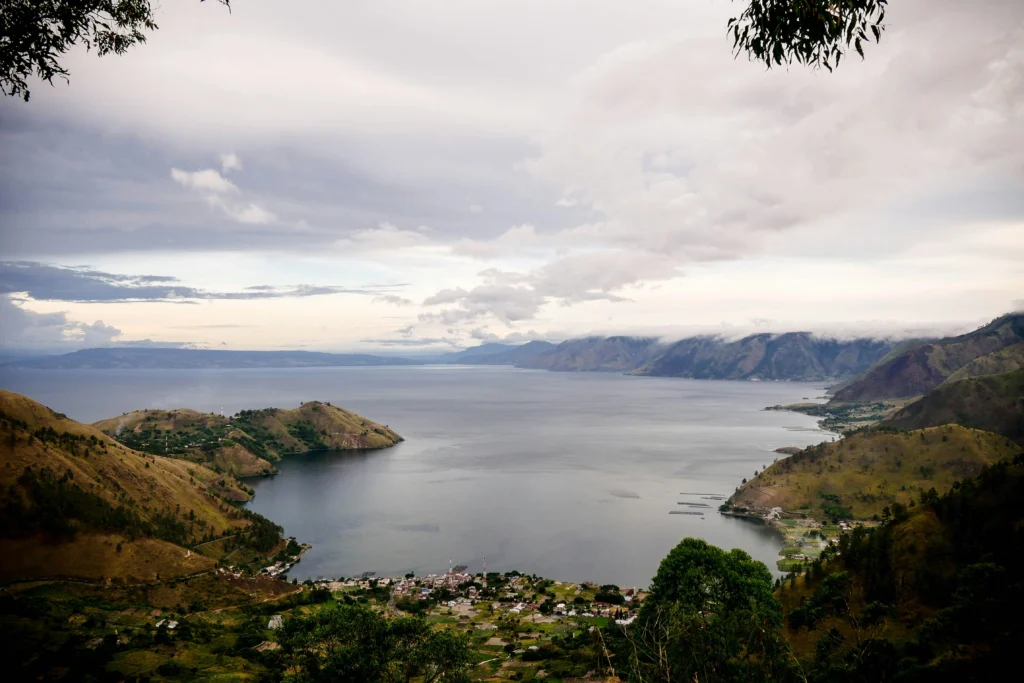 Explore Lake Toba in North Sumatra: a stunning tropical lake surrounded by mountains and forest