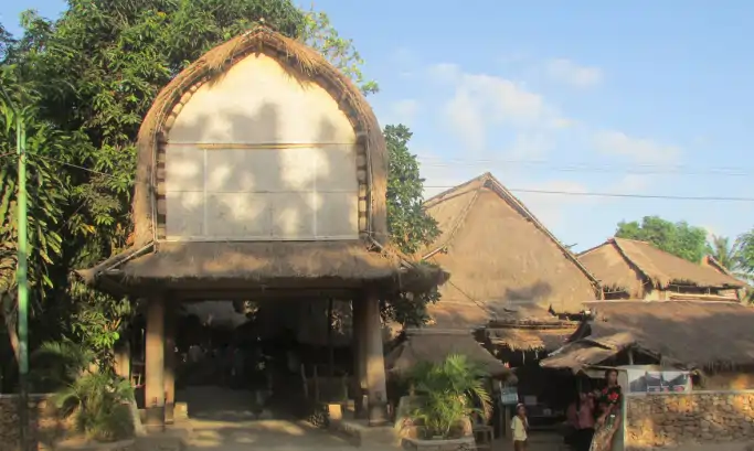 Local Sasak village tours in Lombok, Indonesia, showcasing traditional culture and village life.