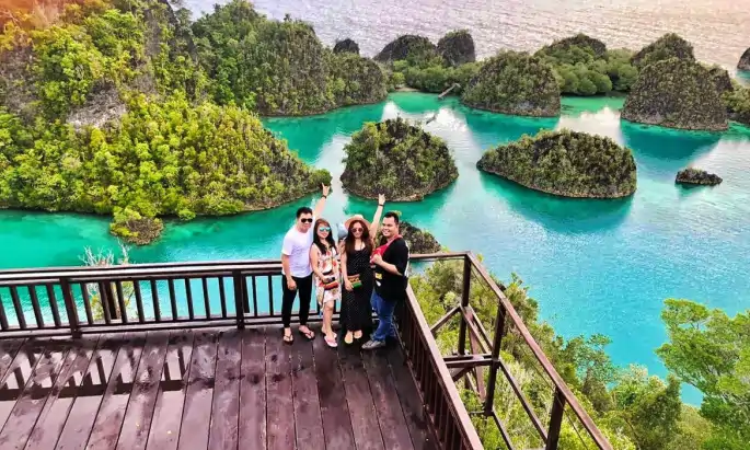 Raja Ampat slow travel guide exploring remote islands and pristine nature